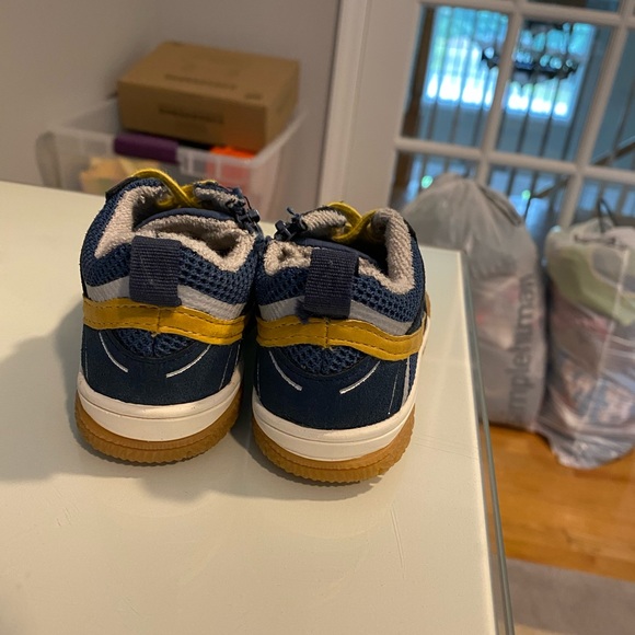 Toddler Zara Sneakers - size 7 - Picture 4 of 5